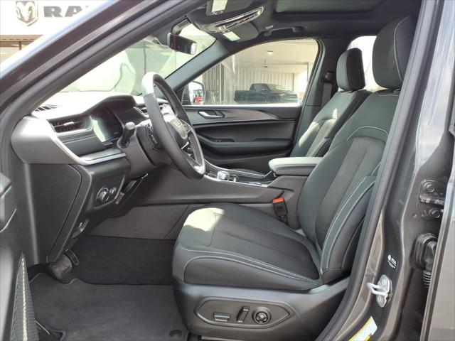 2026 Jeep Grand Cherokee Altitude 4x2