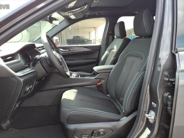 2026 Jeep Grand Cherokee Altitude 4x2