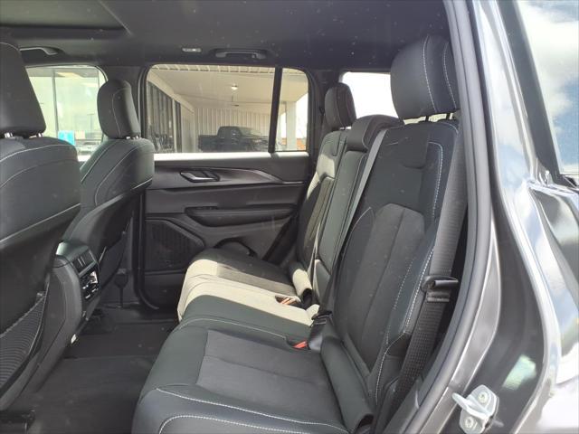 2026 Jeep Grand Cherokee Altitude 4x2