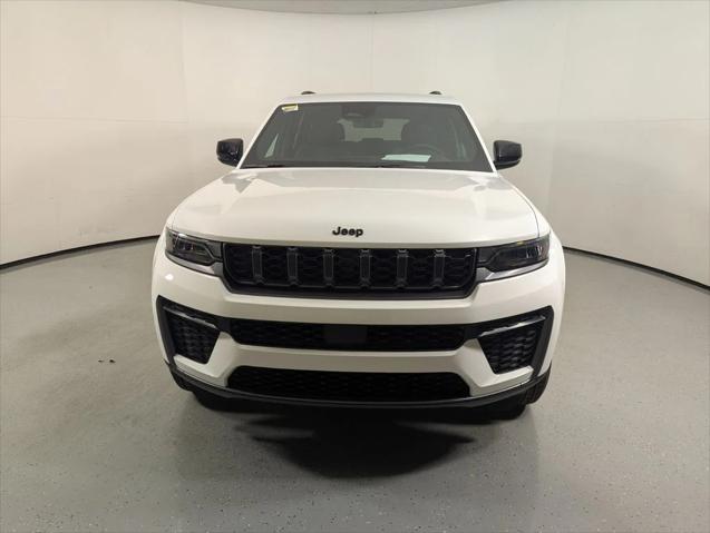 2026 Jeep Grand Cherokee Altitude 4x2