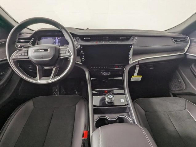 2026 Jeep Grand Cherokee Altitude 4x2