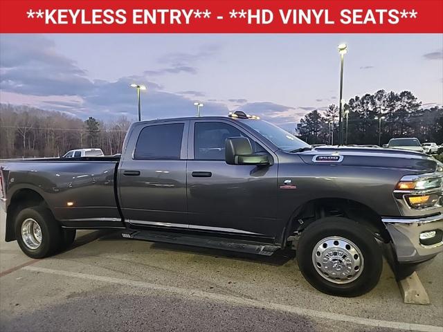 2025 RAM 3500 Tradesman Crew Cab 4x4 8 Box