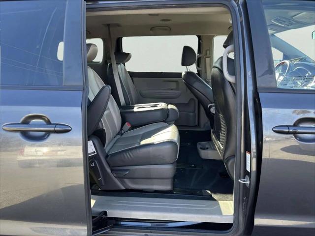 2017 Kia Sedona LX
