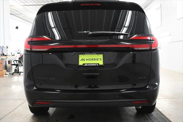 2026 Chrysler Pacifica Select AWD