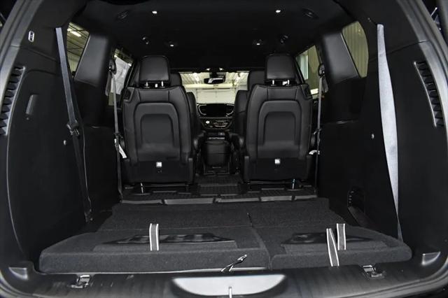 2026 Chrysler Pacifica Select AWD