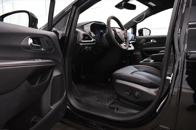 2026 Chrysler Pacifica Select AWD