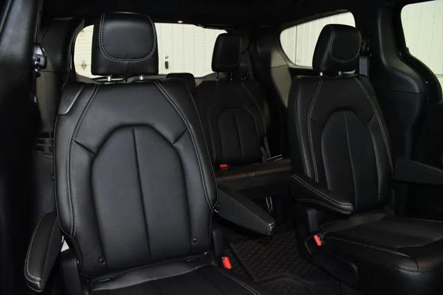2026 Chrysler Pacifica Select AWD
