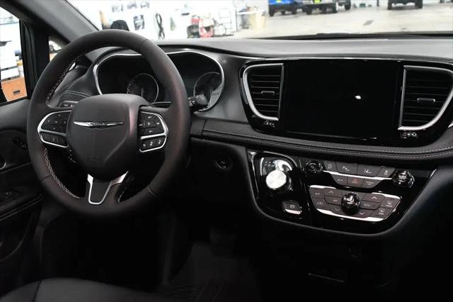2026 Chrysler Pacifica Select AWD