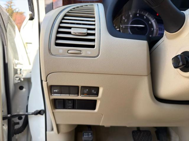 2016 INFINITI QX80 Base