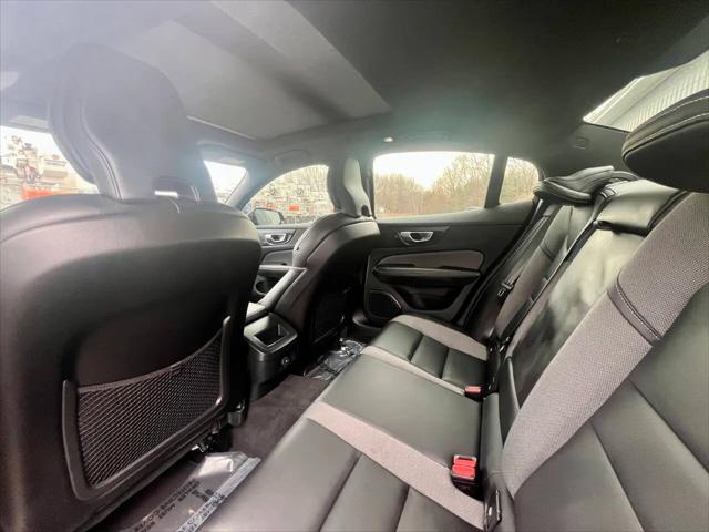 2024 Volvo S60 B5 Plus Black Edition