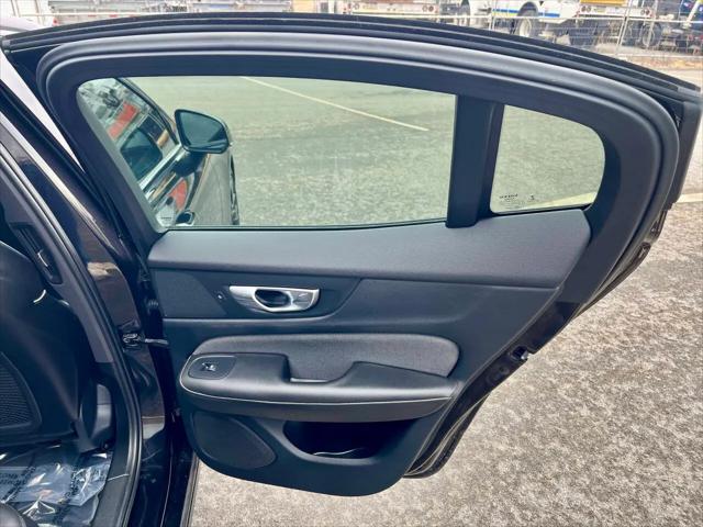 2024 Volvo S60 B5 Plus Black Edition