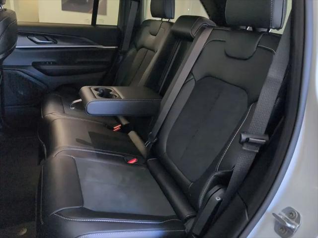 2026 Jeep Grand Cherokee Altitude 4x2