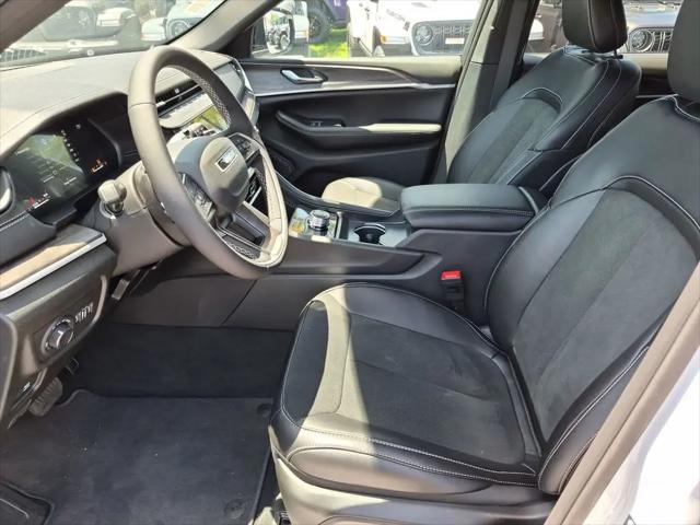 2026 Jeep Grand Cherokee Altitude 4x2