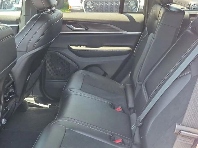 2026 Jeep Grand Cherokee Altitude 4x2