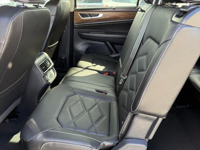 2026 Volkswagen Atlas SE with Technology
