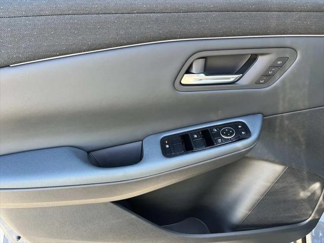 2026 Nissan LEAF PLATINUM+