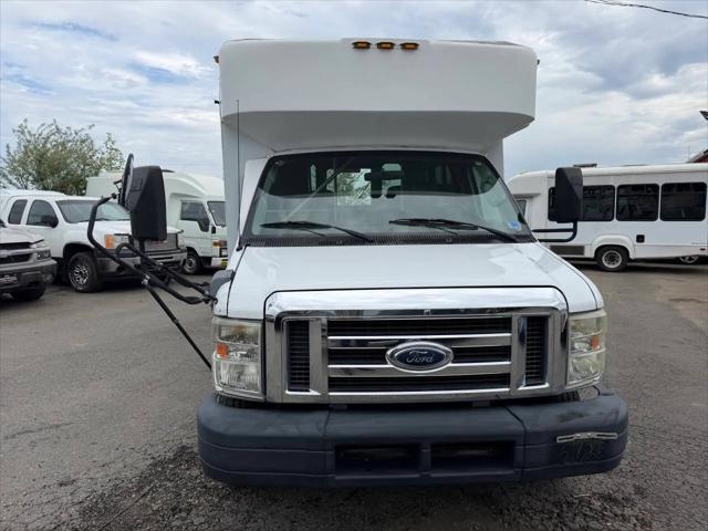 2009 Ford E-350 Cutaway E-350