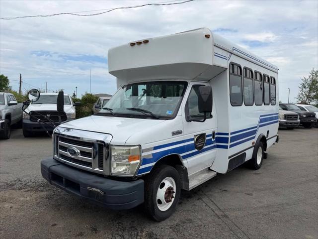 2009 Ford E-350 Cutaway E-350