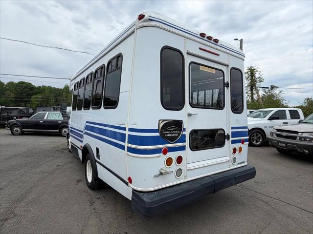 2009 Ford E-350 Cutaway E-350