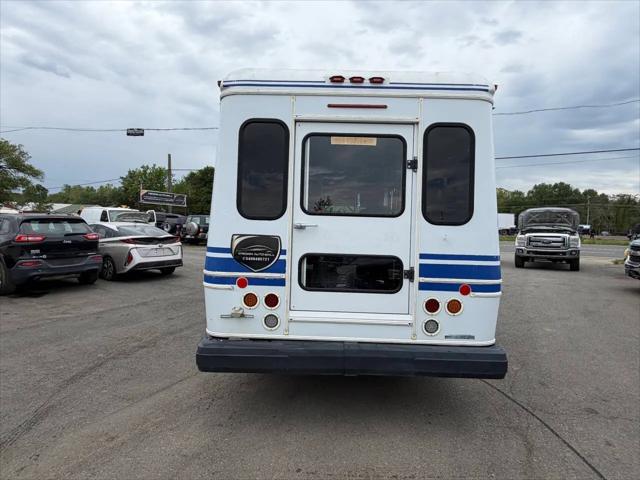 2009 Ford E-350 Cutaway E-350