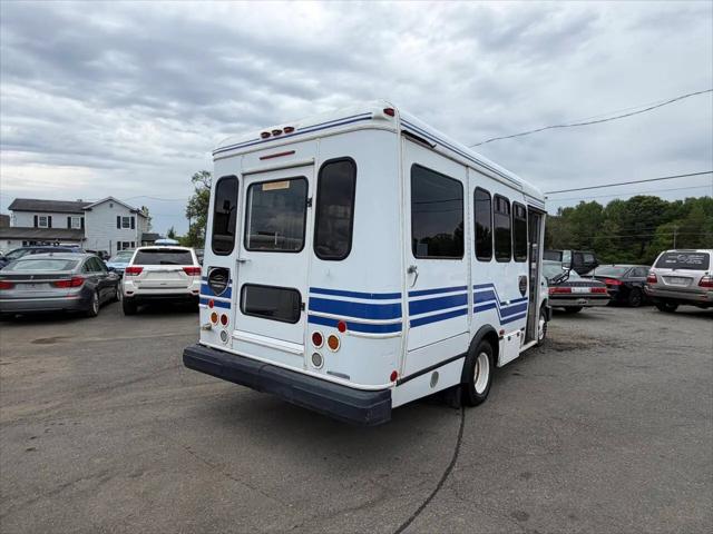 2009 Ford E-350 Cutaway E-350