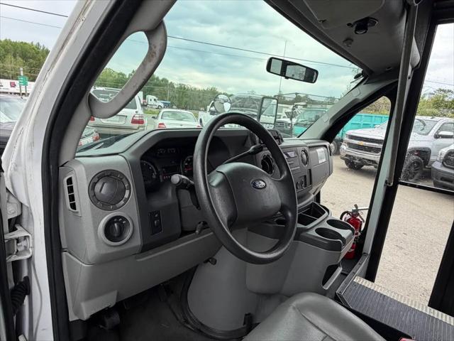 2009 Ford E-350 Cutaway E-350