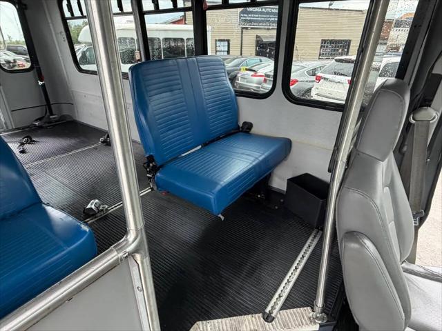 2009 Ford E-350 Cutaway E-350