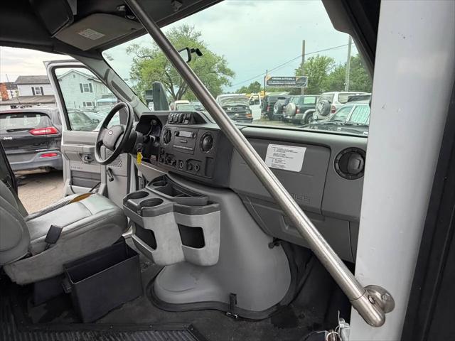 2009 Ford E-350 Cutaway E-350