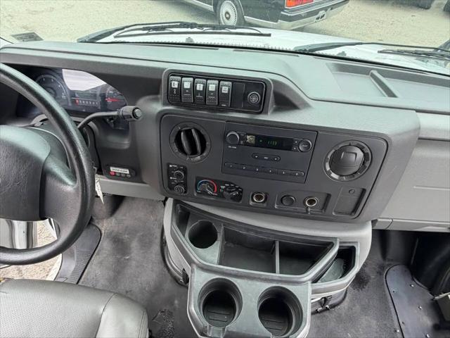 2009 Ford E-350 Cutaway E-350