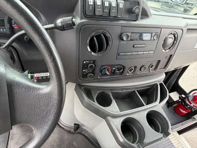2009 Ford E-350 Cutaway E-350