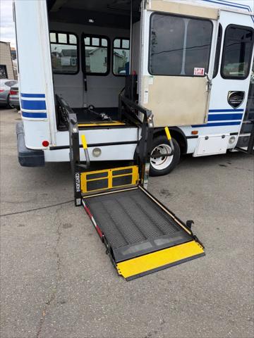 2009 Ford E-350 Cutaway E-350