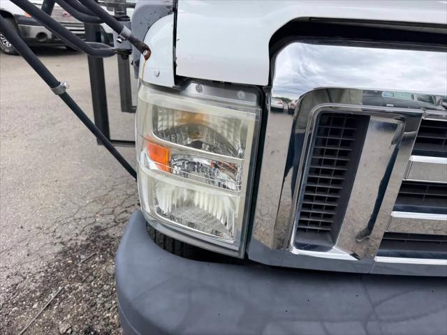 2009 Ford E-350 Cutaway E-350