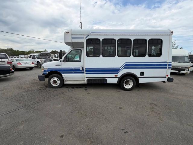 2009 Ford E-350 Cutaway E-350