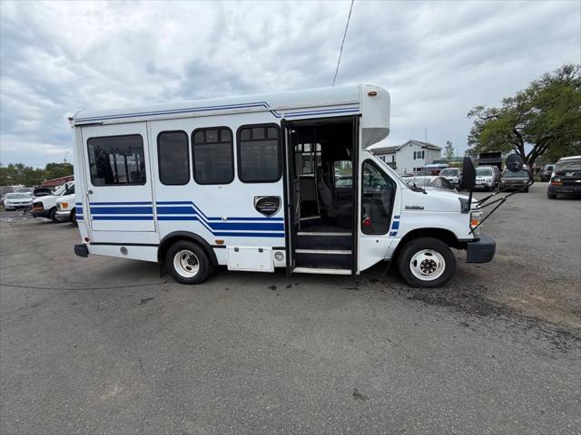 2009 Ford E-350 Cutaway E-350