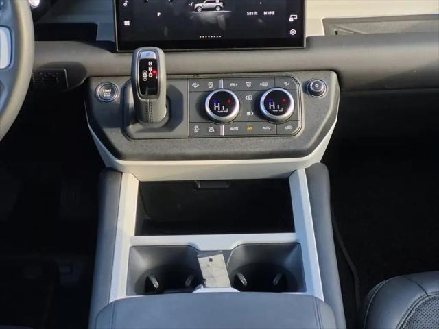 2025 Land Rover Defender 110 P300