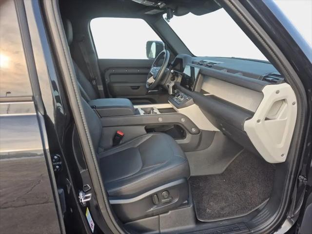 2025 Land Rover Defender 110 P300