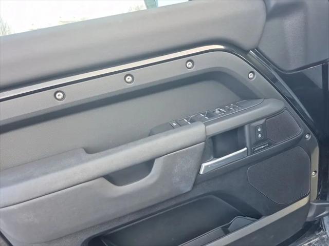 2025 Land Rover Defender 110 P300