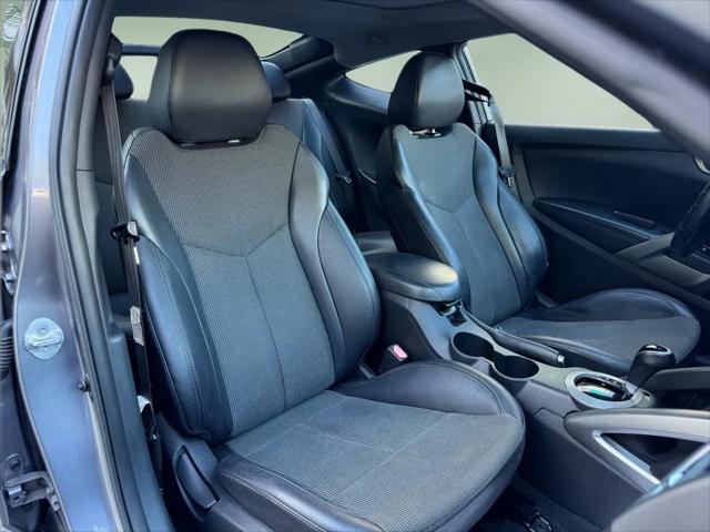 2013 Hyundai Veloster Base w/Black
