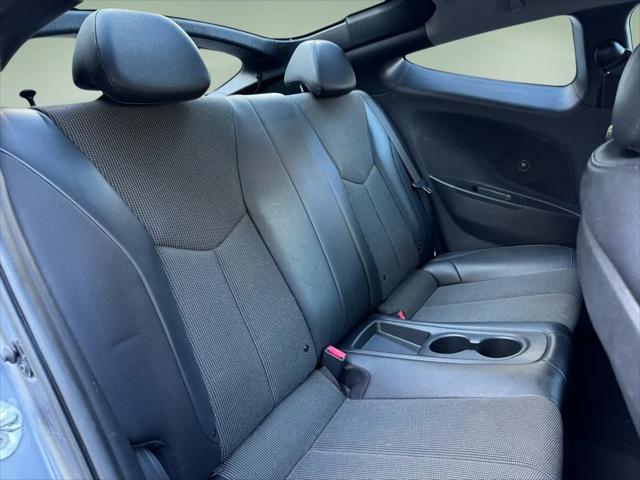 2013 Hyundai Veloster Base w/Black
