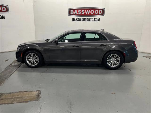 2021 Chrysler 300 Touring L