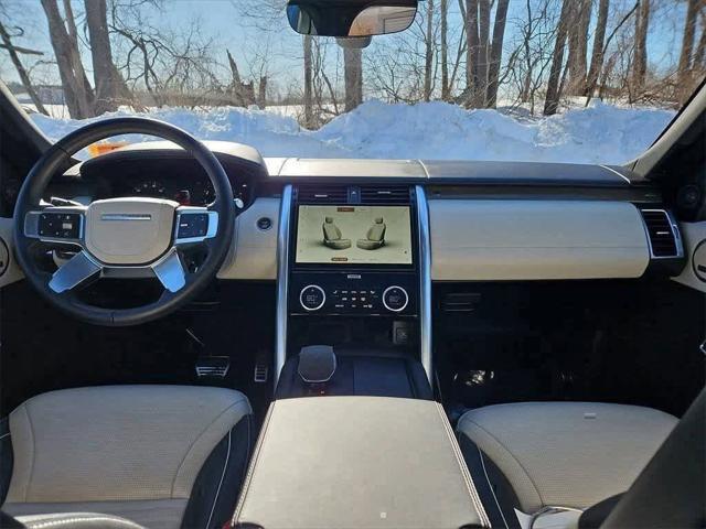 2024 Land Rover Discovery P360 Metropolitan Edition