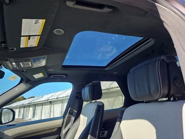 2024 Land Rover Discovery P360 Metropolitan Edition