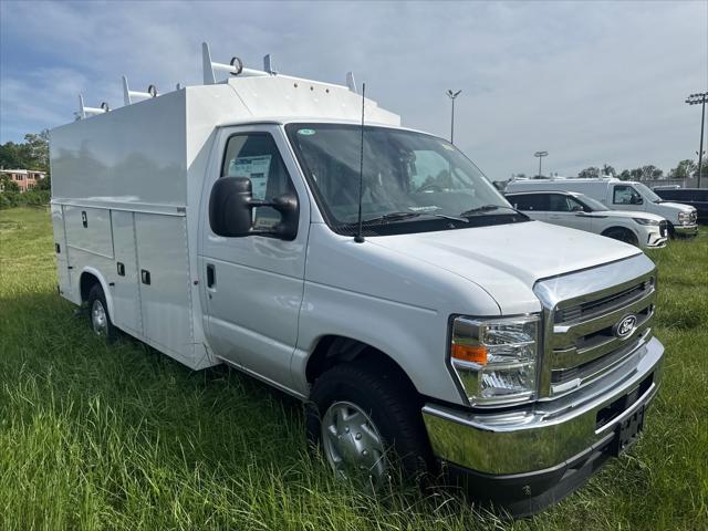 2026 Ford E-350 Cutaway Base