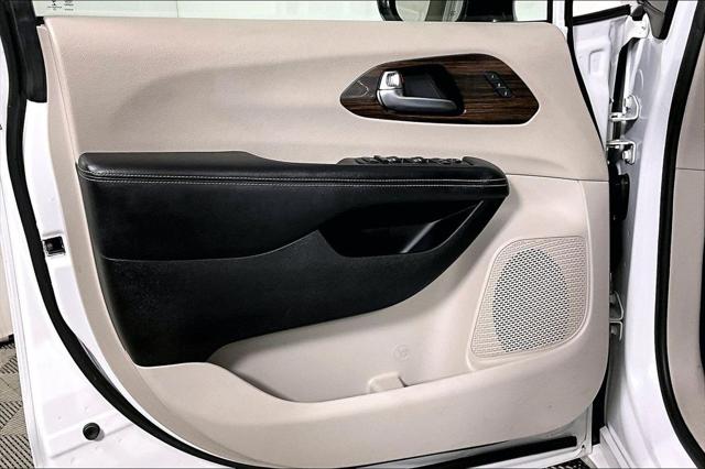 Used 2023 Chrysler Pacifica For Sale in Olive Branch, MS