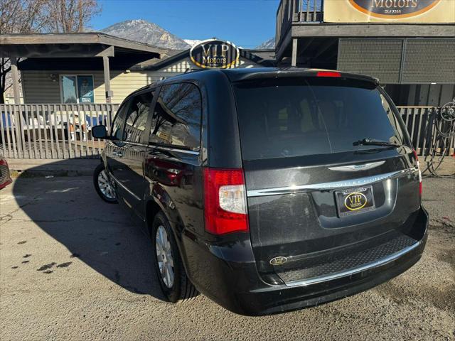 2016 Chrysler Town & Country Touring