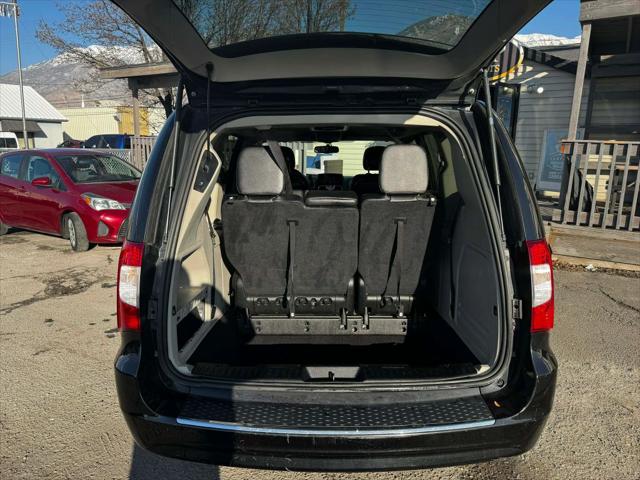 2016 Chrysler Town & Country Touring