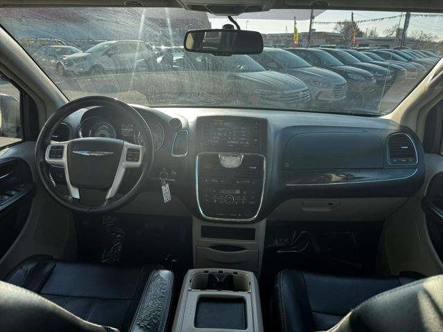 2016 Chrysler Town & Country Touring