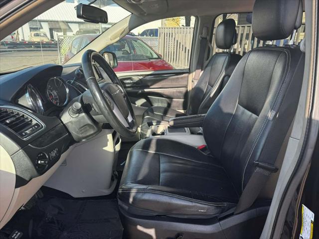 2016 Chrysler Town & Country Touring