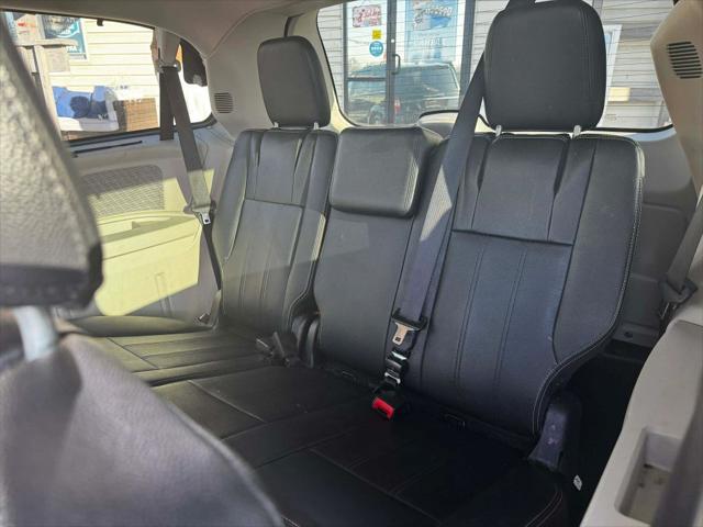 2016 Chrysler Town & Country Touring