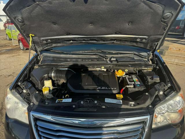 2016 Chrysler Town & Country Touring